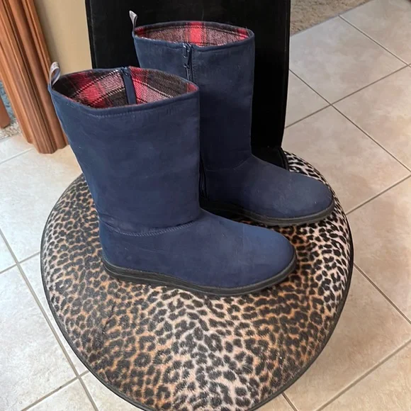 Brand new Muk Luks navy blue faux suede boots, multiple ways to wear!!! - Picture 3 of 6